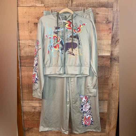 Skulls & Roses Jogging Suit Outfit - Picture 2 of 12